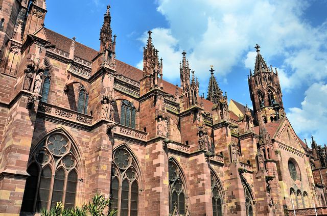 كاتدرائية فرايبورغ من اهم اماكن السياحة في فرايبورغ المانيا