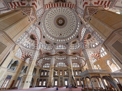 المسجد المركزي سابانجي من اشهر معالم السياحة في تركيا اضنة 