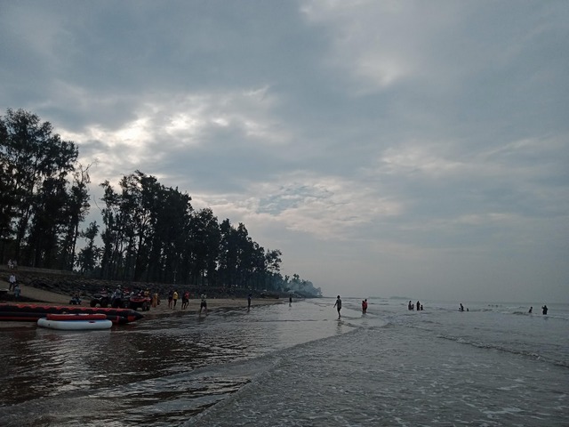 شاطئ فارسولي في مومباي