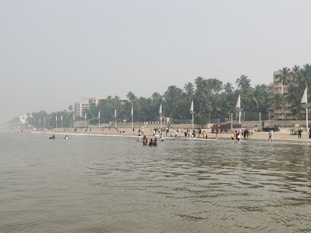 شاطئ فيرسوفا في مومباي