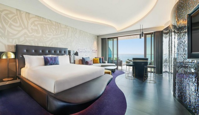 غرف فندق دبليو دبي تتميّز بالمساحات الواسعة والنظافة