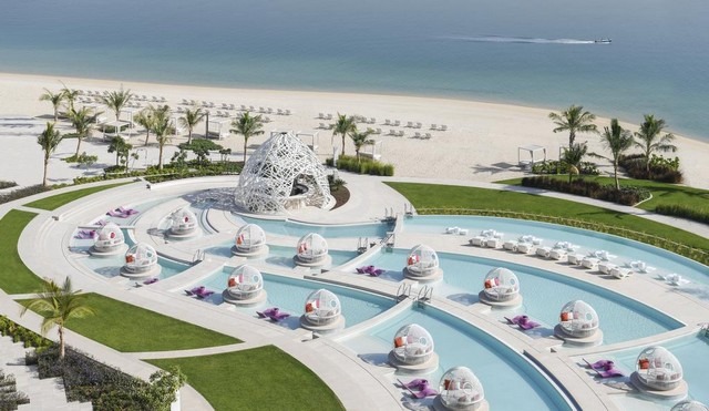 يشتمل فندق دبليو دبي النخلة مسبح ساحر