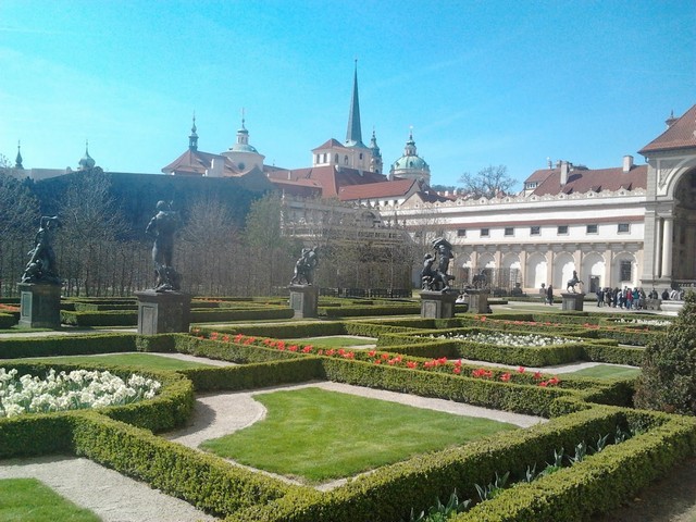 حديقة والدشتاين في براغ - واحة ساحرة في عاصمة التشيك
