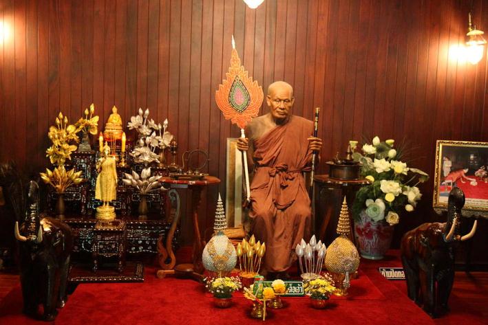 معبد وات تشالونج بتايلاند 