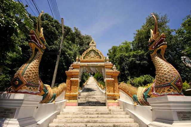 معبد الجبل الذهبي في شنغماي 