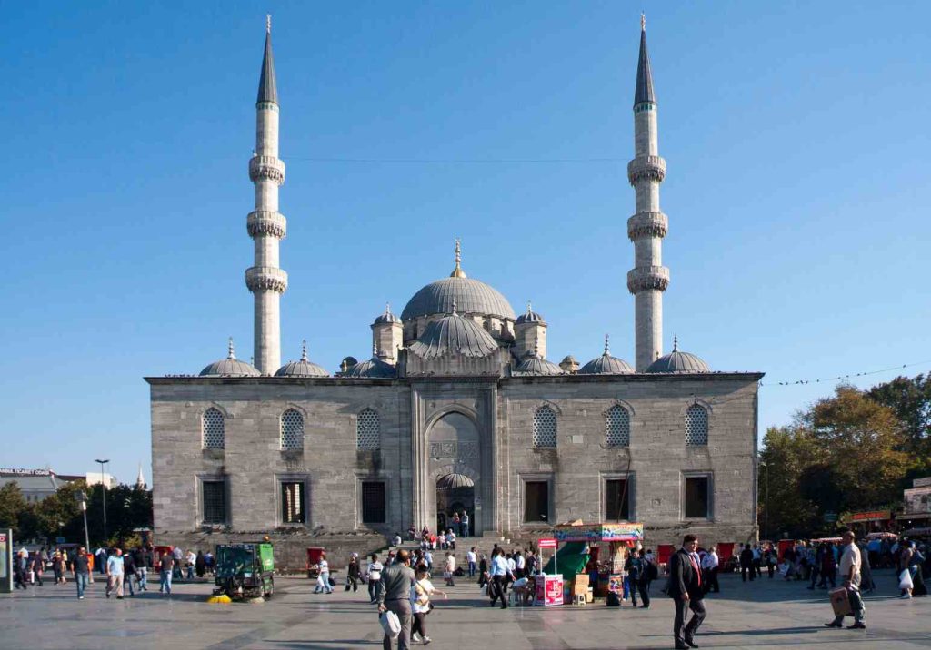 افضل 7 انشطة عند زيارة الجامع الجديد في اسطنبول